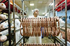 Лицо у него такое, будто хим оружие перевозит