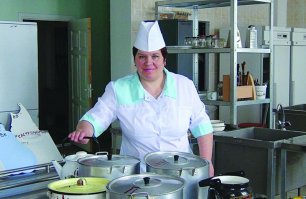 и повариха тетя Рая