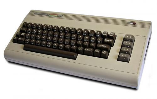 Вообще первым компом в семье был Commodore 64, а моим личным первым стал? обменяный с нехилой доплатой на факс, бушный Celeron 300. 
Комадор кстати до сих пор лежит. И даже пара джойстиков к нему есть и касеты с играми!