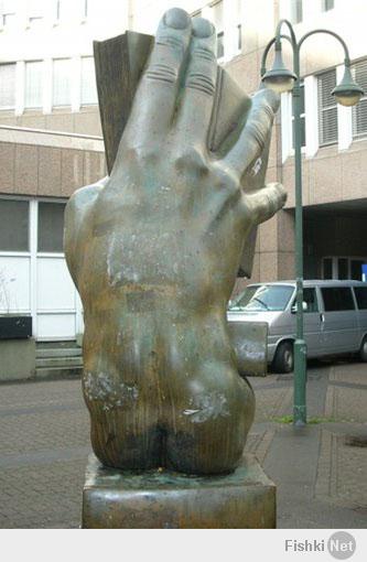 Памятник людям страдающим рукожопием
