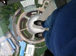 а вот смотровая на телебашне в Шанхае... первый шаг всегда сложен)