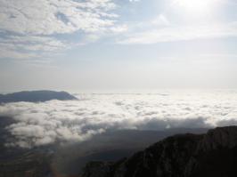 жэсть) даже сидя за ноутом на стуле, от увиденного ножки подрагивают) сам хожу в горы, сотню раз стоял на краю обрыва, но ноги всегда подрагивают)