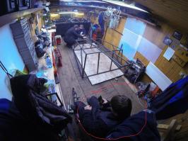 "Работник года", пока пацаны там выдумывают как чего сделать, он сидит в ЭнгриБердс шпилит))