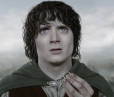 Сука =))) в последний миг перед тем как потерять сознание, грабитель надел шапку-невидимку, либо грабитель - это Федор Сумкин из Властелина колец =)