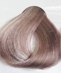 Блондинка-это не чисто белый (желтый) цвет волос. На фото она ближе к пепельному блонду (с помощью бликов и милирования)
Один из оттенков пепельного блонда (у каждой фирмы могут отличаться+ свой родной цвет+ различные блики)