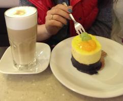 Я проживаю в Германии и у нас в булочных (а их делаю под кафе) отличные десерты делают, многие хозяйки могут позавидовать. А еще есть голландкая Гурме, где делают просто божественные десерты их свежих ягод, фруктов, молочки. Все по строгой рецептуре. 
А есть быть банальной, то в моем детсвве вместо соски вообще хлеб в марлечке с сахаром давали. У меня идеальные зубы и отличный желудок