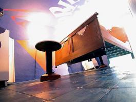 Самая отпадная гостиница, а не только один номер-это "Propeller Island City Lodge" в Берлине. В среднем всегда около 30 номеров, ни один не повторяется, по цене не особо и дорого, 80-120 евро в сутки. Самой дорогой это первое фото с клетками,200 евро.