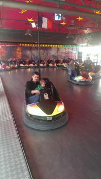 Наши дни. Отцы и дальше приносят радость с атракционами своим детям. Бутерброды никто не отменял, котлеты жарить не переставали. Полно товара заварачивают в "хлопалку", поэтому ей хоть на всю жизнь обзавестись можно. В лужах дети и дальше прыгают, с палками играют, за ручки ходят, даже анкеты до сих пор есть. Так о чем тоскуем то?