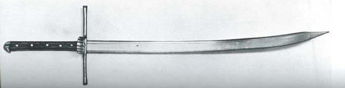 Ну да, катана- это больше бренд, чем что-то еще, пожалуй. Особенно забавляет современное сборище мифов про эту самую катану. Интересно, что при этом самым легендарным мечом Японии- Кусанаги- является вовсе не катана, а очень даже цуруги- прямо меч, родственник китайского цзяня. Кстати, у европейцев был клинок, даже по виду очень похожий на катану- тоже большая двуручная сабля со слабо изогнутым клинком. Звался крейг-мессер и по применению был абсолютно аналогичен катане и катцбальгеру.