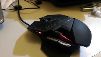 У меня как раз Mad Catz Cyborg. Только у меня более дешёвая "тройка", а не дорогая "семёрка", как на фото выше