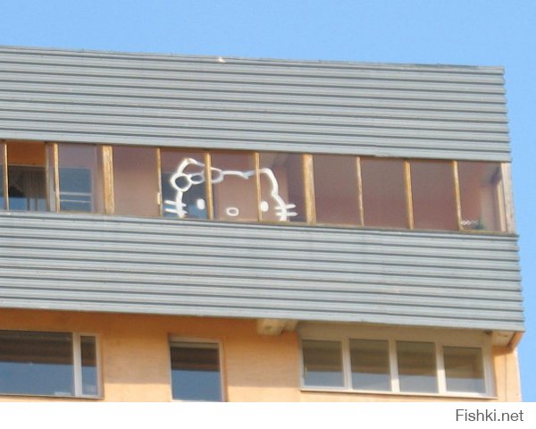 Что будет, если оставить ребёнка одного на балконе с запасом туалетной бумаги?