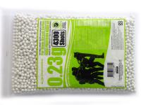 Зачем маски? Это страйкбол. Только очки на глаза и все. 

Игра интересная, но очень не честная. Я выслеживал с АК-47 свою жертву в лесу около часа. зашел ему с тыла и лег вперед ногами к толстому дереву возле лесной дороги. Противник в 30 метрах от меня вышел на дорогу пошел от меня. То есть был ко мне спиной. На спине рюкзак. Я ему тар-та-та-та тра-та-та-та в спину. Убил, а он развернулся, спрятался за дерево и открыл по огонь. Я ему кричу, ты убит, я в тебя две очереди засандалил, а он в ответ огонь. Я ему тоже, так и перестреливались. Пришло его подкрепление и меня стали окружать, я продолжал орать, что противник убит и пусть поднимает оружие. Ноль внимания. Затем я был ранен в палец и поднял оружие.
На мои слова, что вы не честно играете, а тебе в спину товарищ, влетело порядка 7-8 пуль, мне сказал, я ничего не почувствовал. Я ему говорю, как же ты узнал, что по тебе ведется огонь? Он сказал, - я услышал выстрелы.
Поняв, что в такую игру надо играть только с теми, кому доверяешь, я спокойно отправился пить пиво и в атаку больше не ходил.