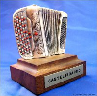 Обезьяна и тренер по каратэ