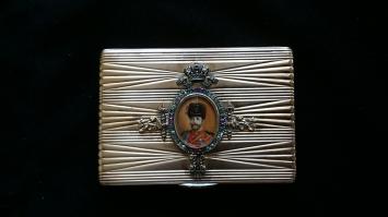 после коньяка, обычно хочется покурить. Купи портсигар за 120 т.д.