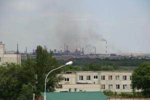 Был в Новотроицке (считай что Орск) 3 недели назад. Там практически все уже остановлено, заводчан по программам переобучения раскидали в филиалы (кто хотел), а сам завод практически не дымит - вот фото.