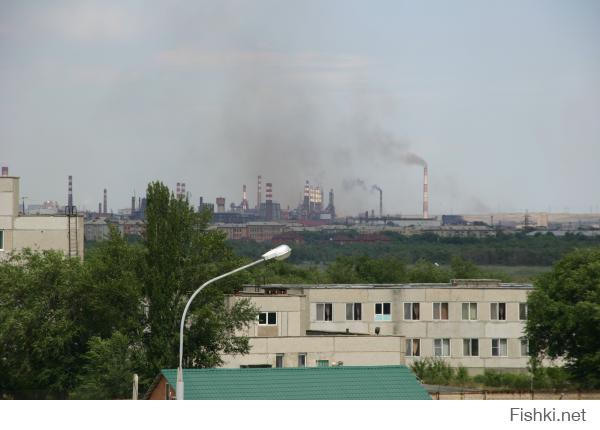 Был в Новотроицке (считай что Орск) 3 недели назад. Там практически все уже остановлено, заводчан по программам переобучения раскидали в филиалы (кто хотел), а сам завод практически не дымит - вот фото.