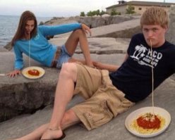 На цвет, как говорится... Я тоже спагетти люблю. Особенно с сосисками и правильно приготовленном соусе!