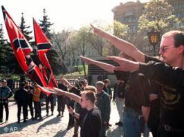 а вот и нацисты и фашисты.. которых никто на Украине "никогда и не видел" как вы говорите))