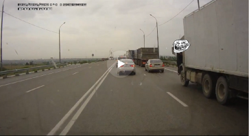 Авария дня 1524. Таксист решил развернуться