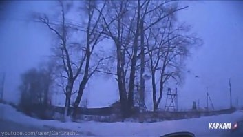 На 2:20 для оленя зеркало висит, только кто в него смотрит