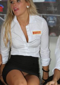 Тоже с какой-то выставки: девушка-пирелли