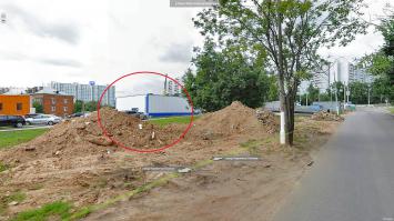 Подтверждаю. Это действительно Москва, и действительно ул. Кирпичные выемки. Я сам хоть и из Питера, но интернет никто не отменял. На скрине из яндекс-панорам отметил это здание.