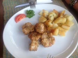 Ну хз, пробовал шашлык из крокодила на Мадагаскаре, на вкус - рыба.