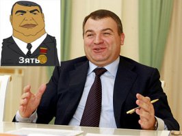 На фото типичная пчела, а мухи живут на зарплату.