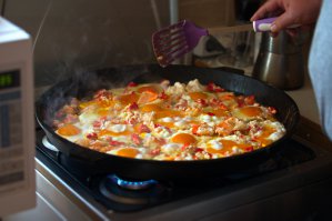 вот самая правильная яичница, а то все детский лепет...