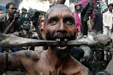 Обратная сторона Индии... агхори - святые канибалы индуизма.