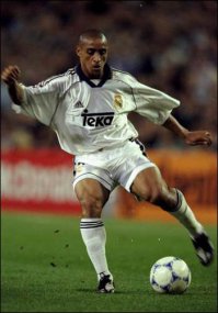 наверняка от удара этого мальчика закрываются