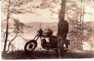 У самого 33-года назад была такая красавица.Бесподобный мотоцикл,бесподобное и счастливое время...