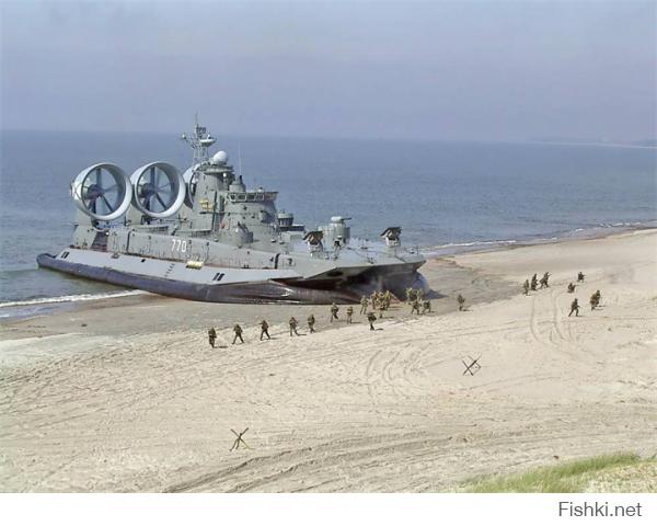 Российский малый десантный корабль на воздушной подушке.Лучше их производили и закупали)