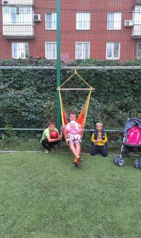 когда детям на прогулке надоедает со мной играть меня выручает гамак