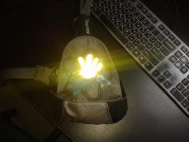 Я в магазине детских товаров купил. Дочке и себе заодно. Уже год за спиной такая пятерня отсвечивает на сумке.