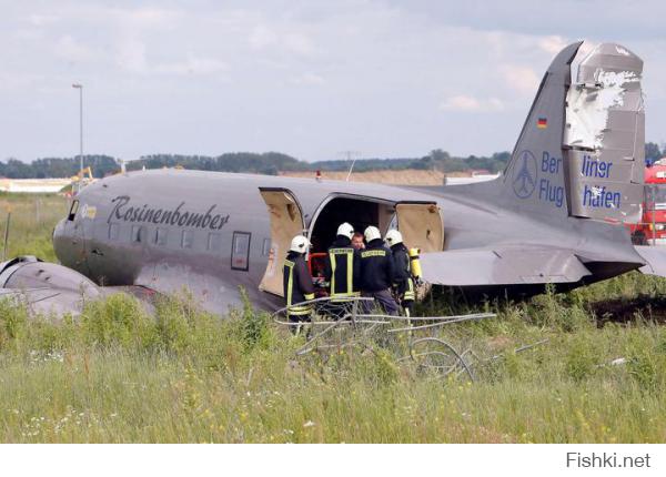 2010 год, Берлин, аэропорт Шёнефельд, падение экскурсионного "Douglas DC-3", все остались живы