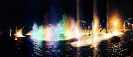 Спасибо за интересный пост. Но как-то вы Ocean park совсем поверхностно обошли. Во-первых там есть редкие красные панды. Только из-за этого стоит туда ехать. Практически ни в одном зоопарке мира их не увидишь. Во-вторых там действительно потрясающий парк аттракционов. Может слегка уступает "port aventura". Ну и наконец, фаер-лазерное шоу в 7 часов вечера, которого вы судя по всему не дождались. А также всем настоятельно советую в Гонконге посетить храм 10000 Будд. Там на самом деле около 120000 статуэток разных размеров и обликов Будды. Прийдется пройти 420 ступенек, но это того стоит. Всем удачного дня!