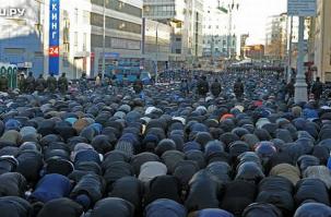 А как же Россияне? И Новая современная Москва с ее жителями и их традиционным куйрам байрамом?