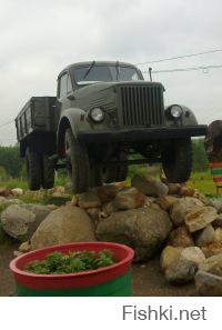 Хах, старичёк. Когда-то поднимали автобазу. Сейчас стоит у проходной (фото).
А по поводу "компьютер где-нибудь в е..х откажет, куда я с ней", Вы спросите у своего товарища, его интернет радиацией не облучает?