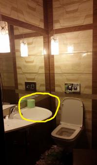 Печалька, что при таком ремонте не хватило денег на держатель для бумаги.