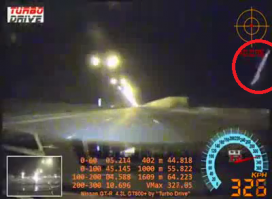 не надо вводить людей в заблуждение!
это не колесо лопнуло, а он сбил какую-то животину, возможно, птицу или летучую мышь