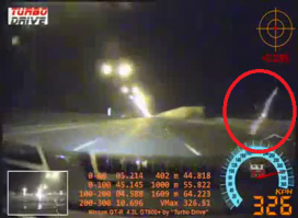 не надо вводить людей в заблуждение!
это не колесо лопнуло, а он сбил какую-то животину, возможно, птицу или летучую мышь