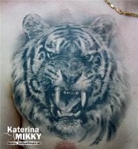 Народ, кто в теме? подскажите как не попасть на шняжного мастера.Хочу тату фото под обращением. Смотрел на сайте искизы работы,такое чувство,что б...дь одим и тот же мастер во всех салонах работает))Причем во всех салонах работы с интернета тупо скачали фото хороших работ. Как не попасть и не сделать то ,что нравится и чего хочешь! Хочется что бы  вышло так,а не так)) ведь потом,что делать? Убивать мастера?