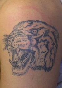 Народ, кто в теме? подскажите как не попасть на шняжного мастера.Хочу тату фото под обращением. Смотрел на сайте искизы работы,такое чувство,что б...дь одим и тот же мастер во всех салонах работает))Причем во всех салонах работы с интернета тупо скачали фото хороших работ. Как не попасть и не сделать то ,что нравится и чего хочешь! Хочется что бы  вышло так,а не так)) ведь потом,что делать? Убивать мастера?