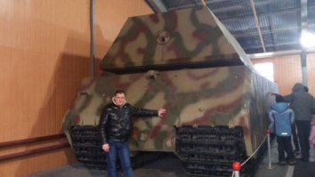  Суровые  детские площадки