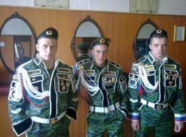 Автор, ты не там клоунов в форме ищешь.

Вот тебе направление.