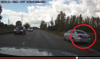 Смотрим внимательнее и сравниваем с джеттой