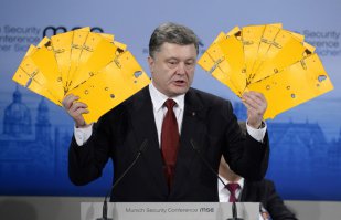 Фотожабы на Порошенко с паспортами 