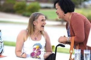 Господи, ох уж этот императив Stiff Upper Lips!
Это же надо: суметь превратить молитву в фарс!
Не дай Бог такое пережить, но так и кажется, что между дамочками происходит примерно такой диалог:

 - Представляешь, подруга, вот прикол: бактерия такая, некротический фасциит, пришлось кисти ампутировать!
 - Данунахуй?! Смешно же ****ец!))))
 - Ах-ха-ха-ха-ха!!! Никогда в жизни так не смеялась!))) Представляешь, ногу приклеили из чёрного глянцевого пластика!
 - Бугога, и правда!)))

Госспади!!!