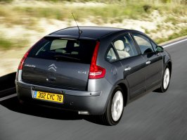 Citroen C4 2004-2010.
Производитель запихнул туда нереально крутую противоугонную систему - на тот момент лучшую в мире (!)